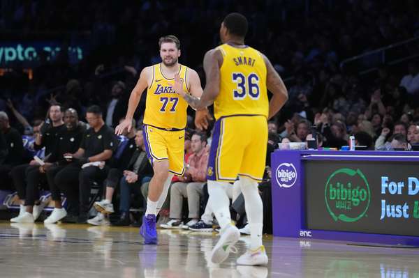 防守铸就连胜密码！东契奇三双之夜揭秘湖人复苏关键